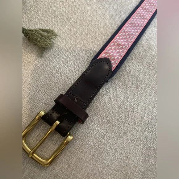 Vineyard Vines Whale Club Boys Belt Size 30 - Picture 1 of 3